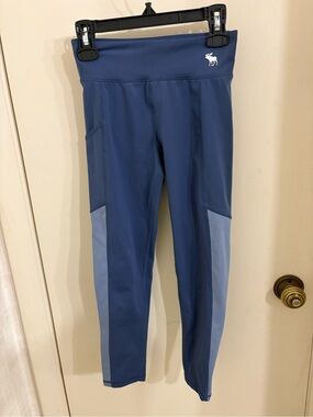 abercrombie kids navy and light blue panel active leggings